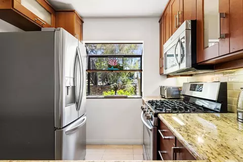 Kitchen - 136 S Jayton Ln, Encinitas, CA 92024 photo 3 of 4