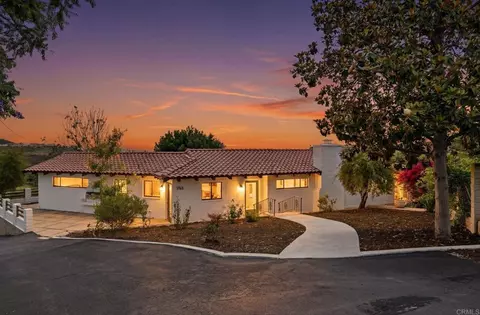 1765 Robinhood Rd, Vista, CA 92084