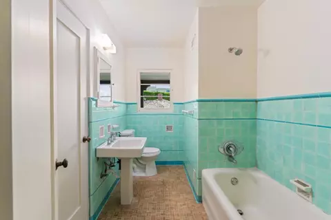Bath - 1406 La Jolla Knl, La Jolla, CA 92037 photo 1 of 4