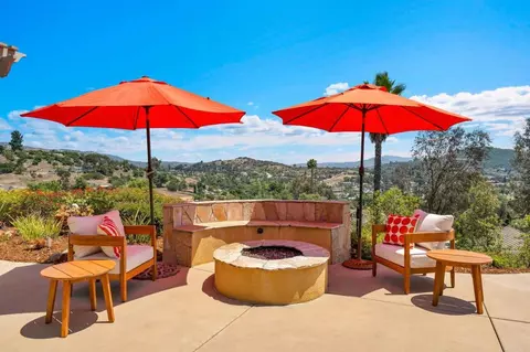 Exterior - 2855 Windstone Gln, Escondido, CA 92027 photo 5 of 12