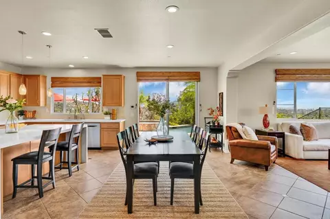 Dining - 2855 Windstone Gln, Escondido, CA 92027 photo 2 of 2