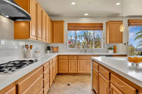 Kitchen - 2855 Windstone Gln, Escondido, CA 92027 photo 2 of 5