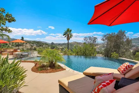 Exterior - 2855 Windstone Gln, Escondido, CA 92027 photo 8 of 12