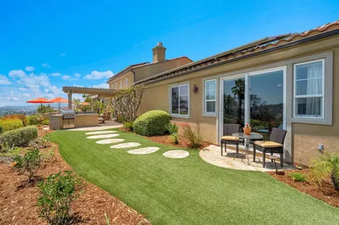Exterior - 2855 Windstone Gln, Escondido, CA 92027 photo 3 of 12