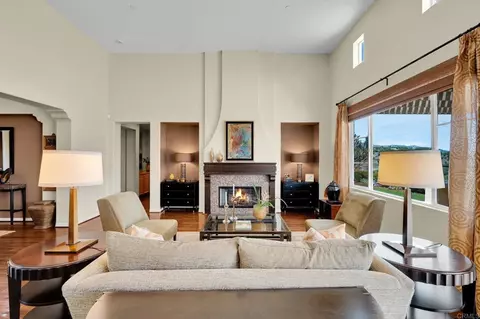 Living - 2855 Windstone Gln, Escondido, CA 92027 photo 3 of 7