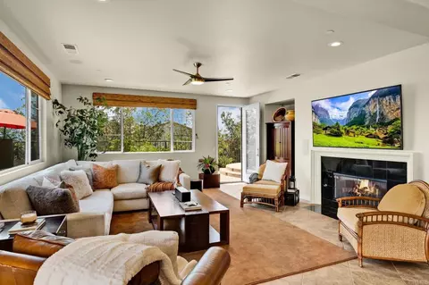 Living - 2855 Windstone Gln, Escondido, CA 92027 photo 6 of 7