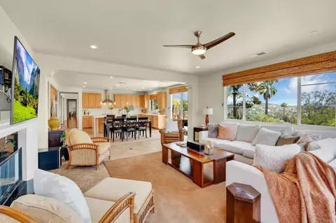 Living - 2855 Windstone Gln, Escondido, CA 92027 photo 5 of 7