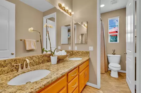 Bath - 2855 Windstone Gln, Escondido, CA 92027 photo 4 of 4