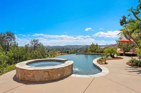 Exterior - 2855 Windstone Gln, Escondido, CA 92027 photo 9 of 12