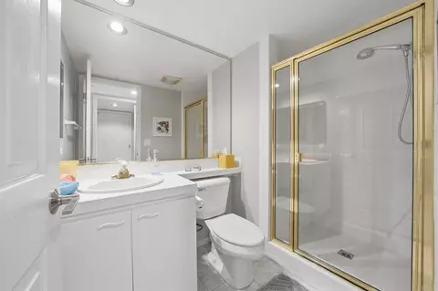 Bath - 3720 Southridge Way, Oceanside, CA 92056 photo 4 of 4