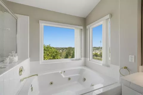 Bath - 3720 Southridge Way, Oceanside, CA 92056 photo 2 of 4