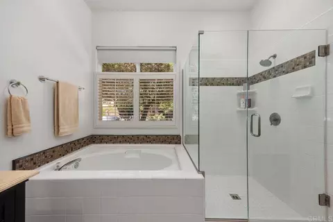 Bath - 1034 Alexandra Ln, Encinitas, CA 92024 photo 1 of 3