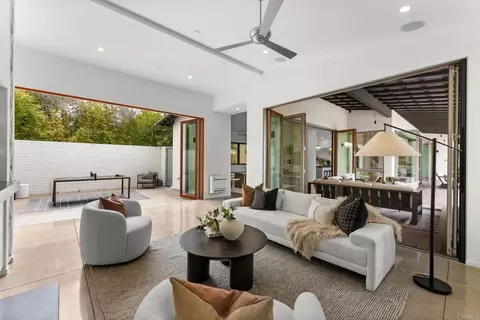 Living - 1866 Sheridan Rd, Encinitas, CA 92024 photo 2 of 5