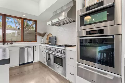 Kitchen - 1866 Sheridan Rd, Encinitas, CA 92024 photo 5 of 6