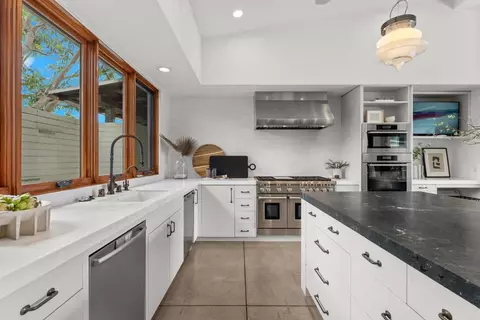 Kitchen - 1866 Sheridan Rd, Encinitas, CA 92024 photo 3 of 6