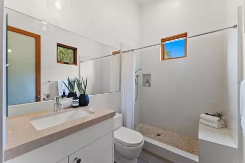 Bath - 1866 Sheridan Rd, Encinitas, CA 92024 photo 2 of 9