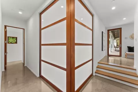 Entry Way - 1866 Sheridan Rd, Encinitas, CA 92024 photo 4 of 6