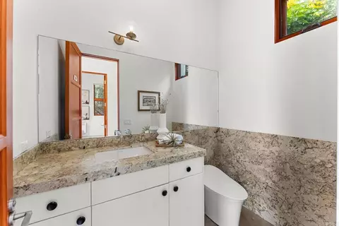 Bath - 1866 Sheridan Rd, Encinitas, CA 92024 photo 4 of 9