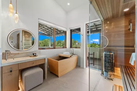 Bath - 1866 Sheridan Rd, Encinitas, CA 92024 photo 6 of 9