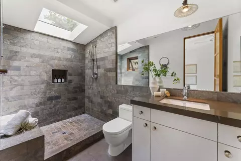 Bath - 1866 Sheridan Rd, Encinitas, CA 92024 photo 3 of 9