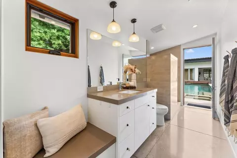 Bath - 1866 Sheridan Rd, Encinitas, CA 92024 photo 1 of 9