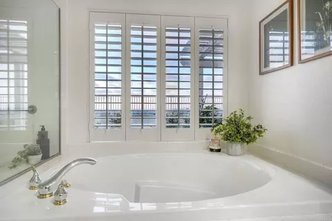 Bath - 3814 Sienna St, Oceanside, CA 92056 photo 3 of 5