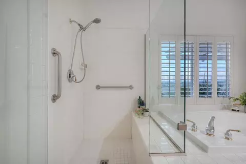Bath - 3814 Sienna St, Oceanside, CA 92056 photo 4 of 5