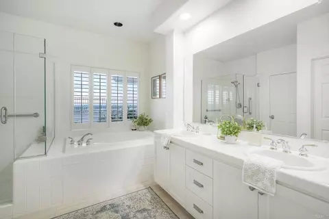 Bath - 3814 Sienna St, Oceanside, CA 92056 photo 2 of 5
