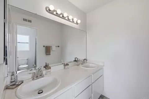 Bath - 2633 Regent Rd, Carlsbad, CA 92010 photo 1 of 2