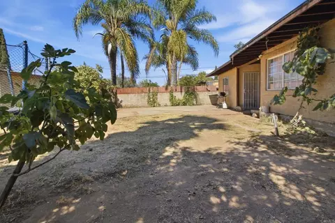 Exterior - 610 W 11th Ave, Escondido, CA 92025 photo 2 of 6