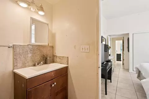 Bath - 610 W 11th Ave, Escondido, CA 92025 photo 2 of 3