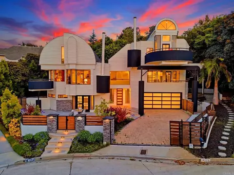 Exterior - 6105 Avenida Chamnez, La Jolla, CA 92037 photo 9 of 11