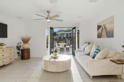 Living - 6105 Avenida Chamnez, La Jolla, CA 92037 photo 3 of 5