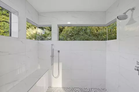 Bath - 6105 Avenida Chamnez, La Jolla, CA 92037 photo 6 of 8