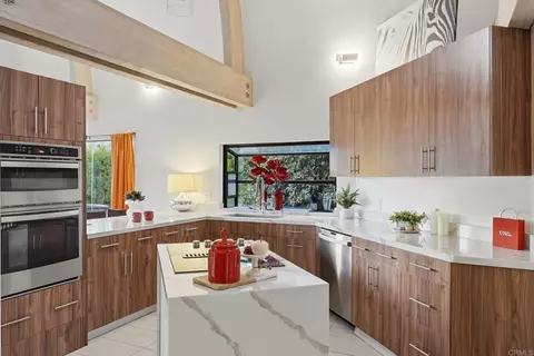 Kitchen - 6105 Avenida Chamnez, La Jolla, CA 92037 photo 6 of 7
