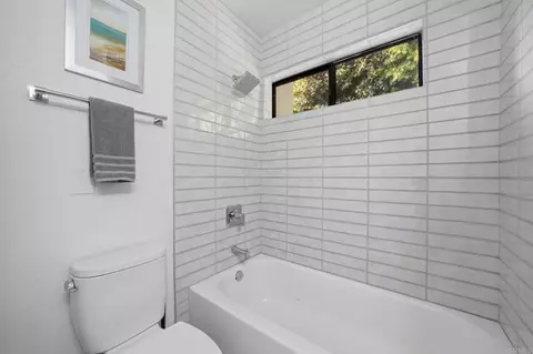 Bath - 6105 Avenida Chamnez, La Jolla, CA 92037 photo 2 of 8