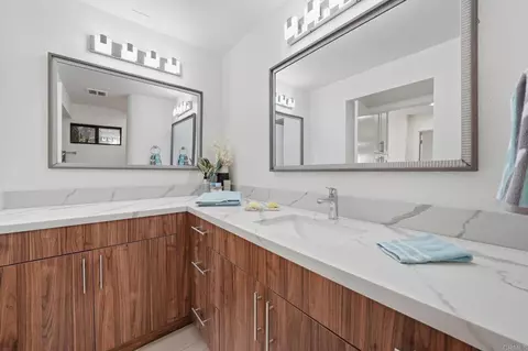 Bath - 6105 Avenida Chamnez, La Jolla, CA 92037 photo 3 of 8