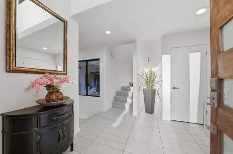 Entry Way - 6105 Avenida Chamnez, La Jolla, CA 92037 photo 3 of 4