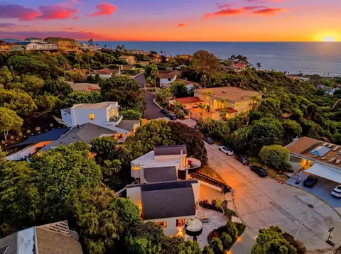 View/Area - 6105 Avenida Chamnez, La Jolla, CA 92037 photo 3 of 14