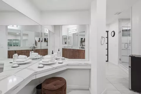 Bath - 6105 Avenida Chamnez, La Jolla, CA 92037 photo 8 of 8
