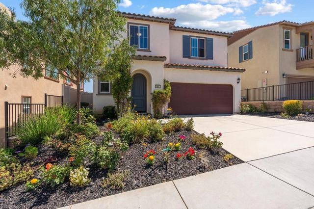 887 Brookdale Dr, Vista, CA 92081