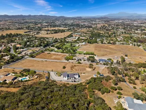 View/Area - 42950 Ivy St, Murrieta, CA 92562 photo 5 of 6