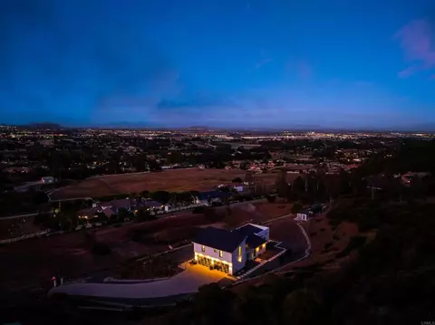 View/Area - 42950 Ivy St, Murrieta, CA 92562 photo 2 of 6