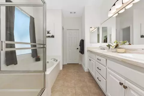 Bath - 7373 Seafarer Pl, Carlsbad, CA 92011 photo 2 of 5
