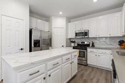 Kitchen - 7373 Seafarer Pl, Carlsbad, CA 92011 photo 4 of 6