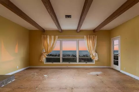 Living - 6530 Manana Pl, La Jolla, CA 92037 photo 3 of 8