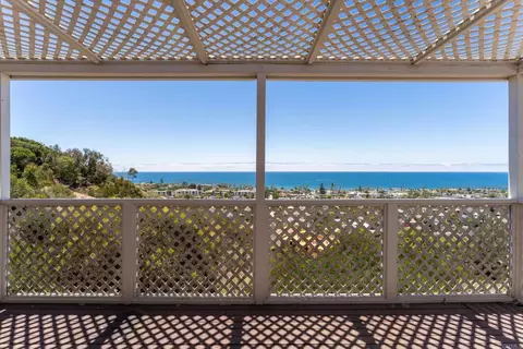 View/Area - 6530 Manana Pl, La Jolla, CA 92037 photo 2 of 16