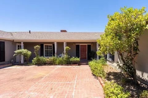 Exterior - 6530 Manana Pl, La Jolla, CA 92037 photo 2 of 11