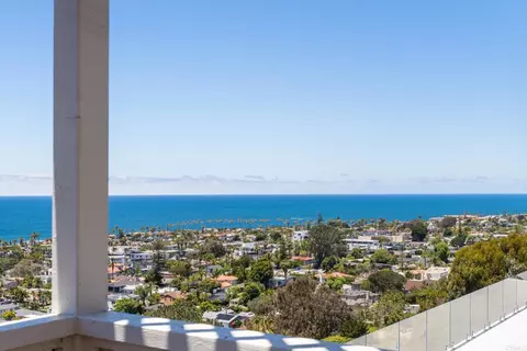 View/Area - 6530 Manana Pl, La Jolla, CA 92037 photo 4 of 16