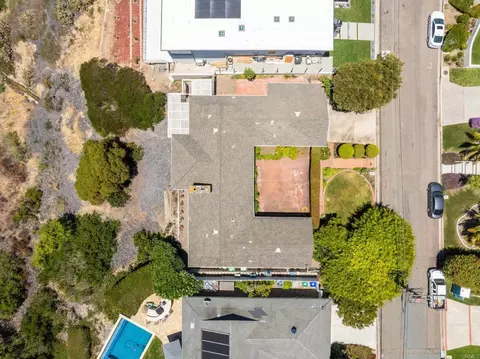 View/Area - 6530 Manana Pl, La Jolla, CA 92037 photo 9 of 16
